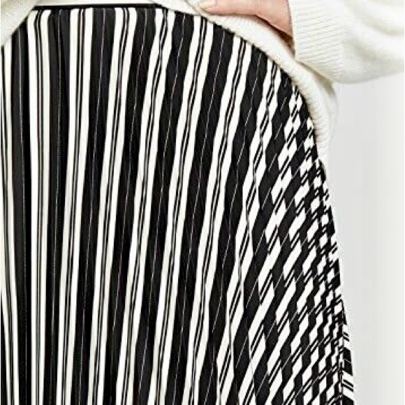 NWT Club Monaco Skirt black & white Annina Pleated Size 00 XS - Picture 3 of 8